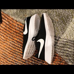 Nike Tanjun Black and White Sneakers